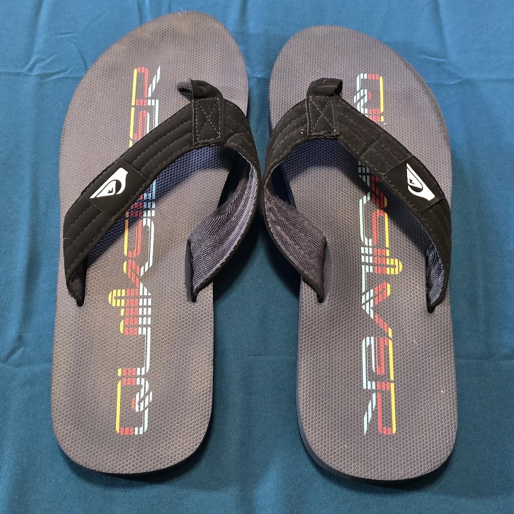 Quiksilver Men's Gray and Black Flip Flops